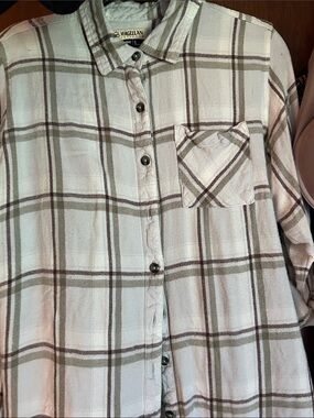 Magellan Outdoors Cream Button-Down Plaid Shirt with Brown Stripes